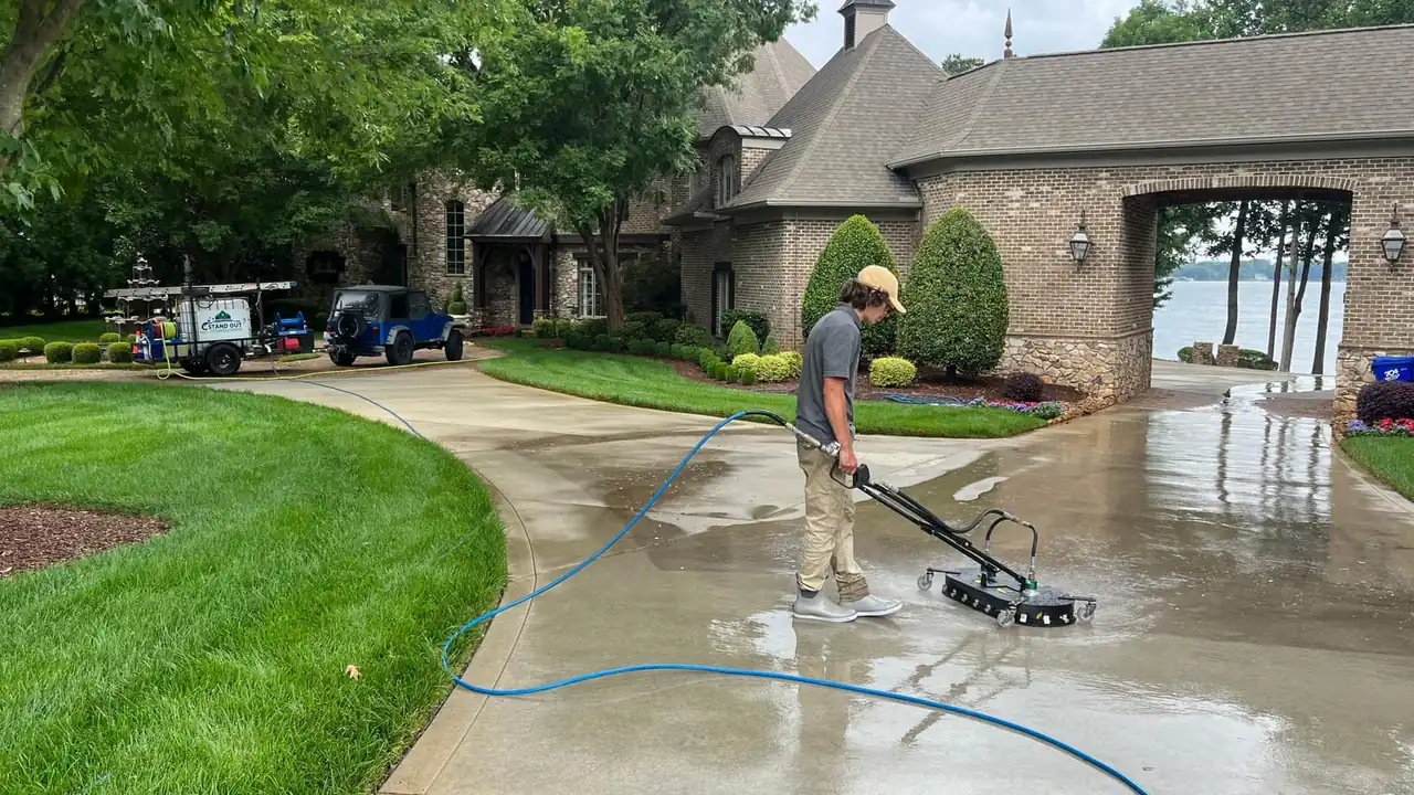 Pressure washing services in Cornelius, NC